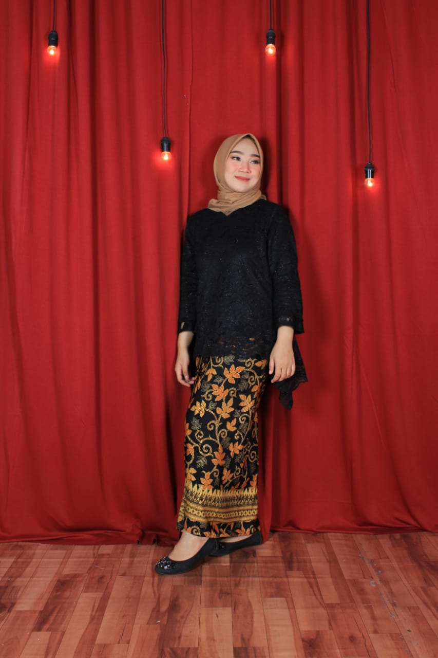 Aas Hastuti - Model Dari tangerang - JadiModel.Com